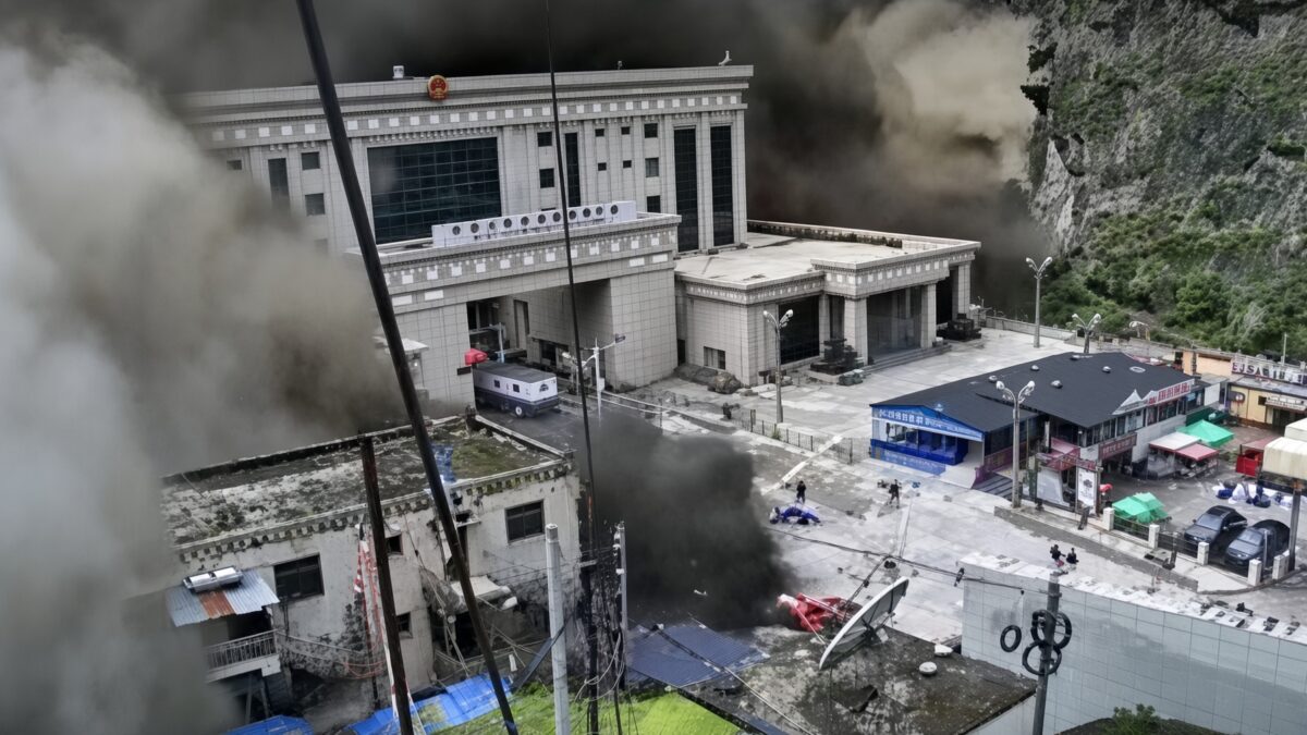 Terremoto de 4,4 grados origina riada que arrasa frontera Nepal China y deja decenas de muertos