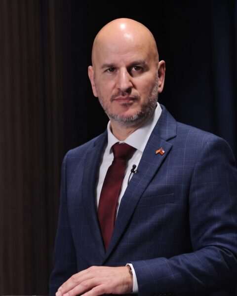 Embajador Judd revela firma de Barros en Declaración de las Américas un día después de asumir/ The Times Latino