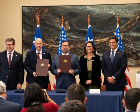 Legisladores acusan presión del embajador estadounidense tras revelar firma de Barros en declaración contra carteles: THE TIMES LATINO